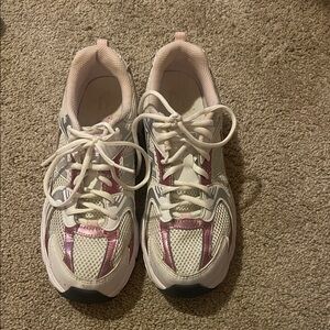 New Balance 530 Women's Sneakers - White and Pink